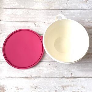 Tupperware Thatsa Bowl Large 32 cup Mixing Bowl with Handle White w/ Pink Lid